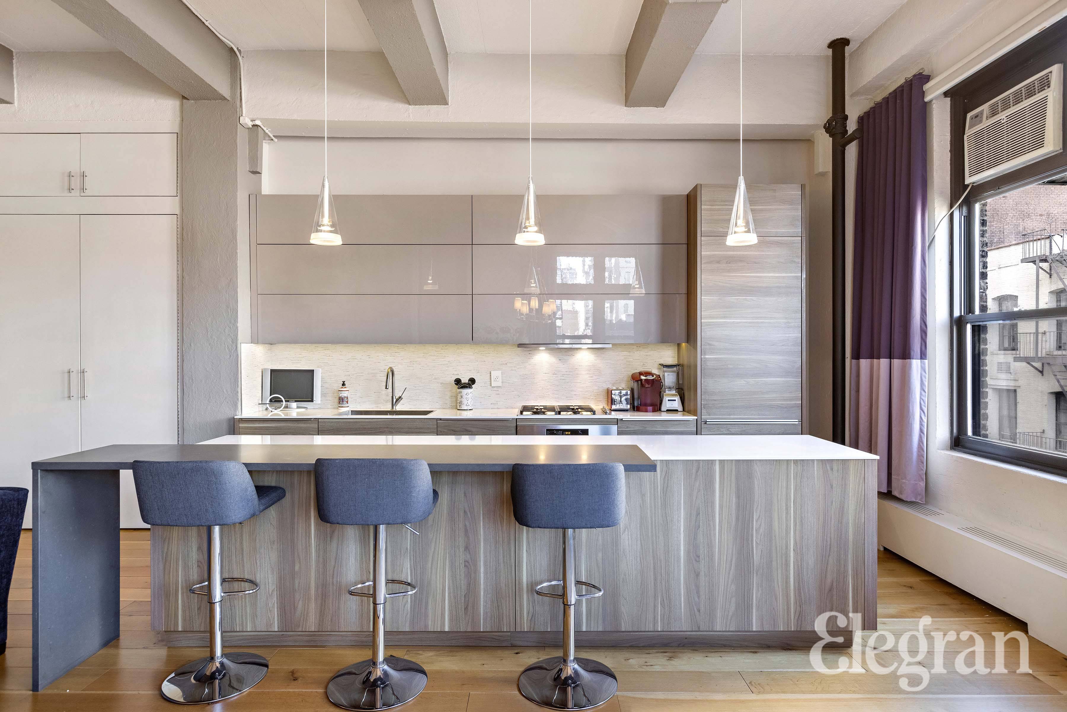 Discover this perfect blend of classic loft style and modern comfort in this beautiful apartment.