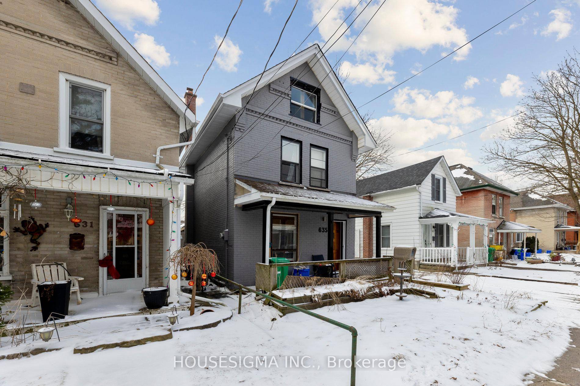 Welcome to this charming and well maintained 3 bedroom home, ideally located in the heart of town.