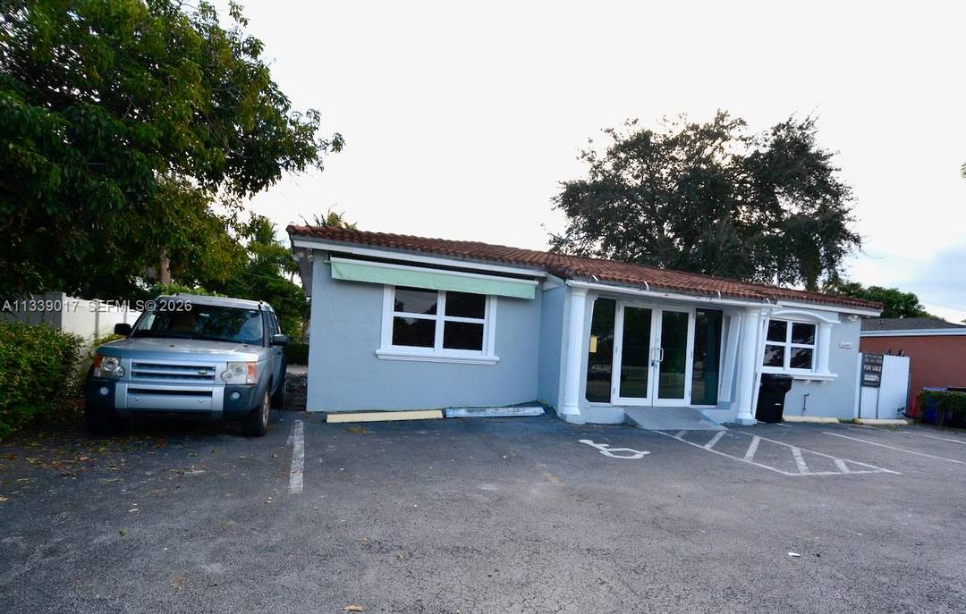 Freestanding Retail Office building of 1900sf approx.