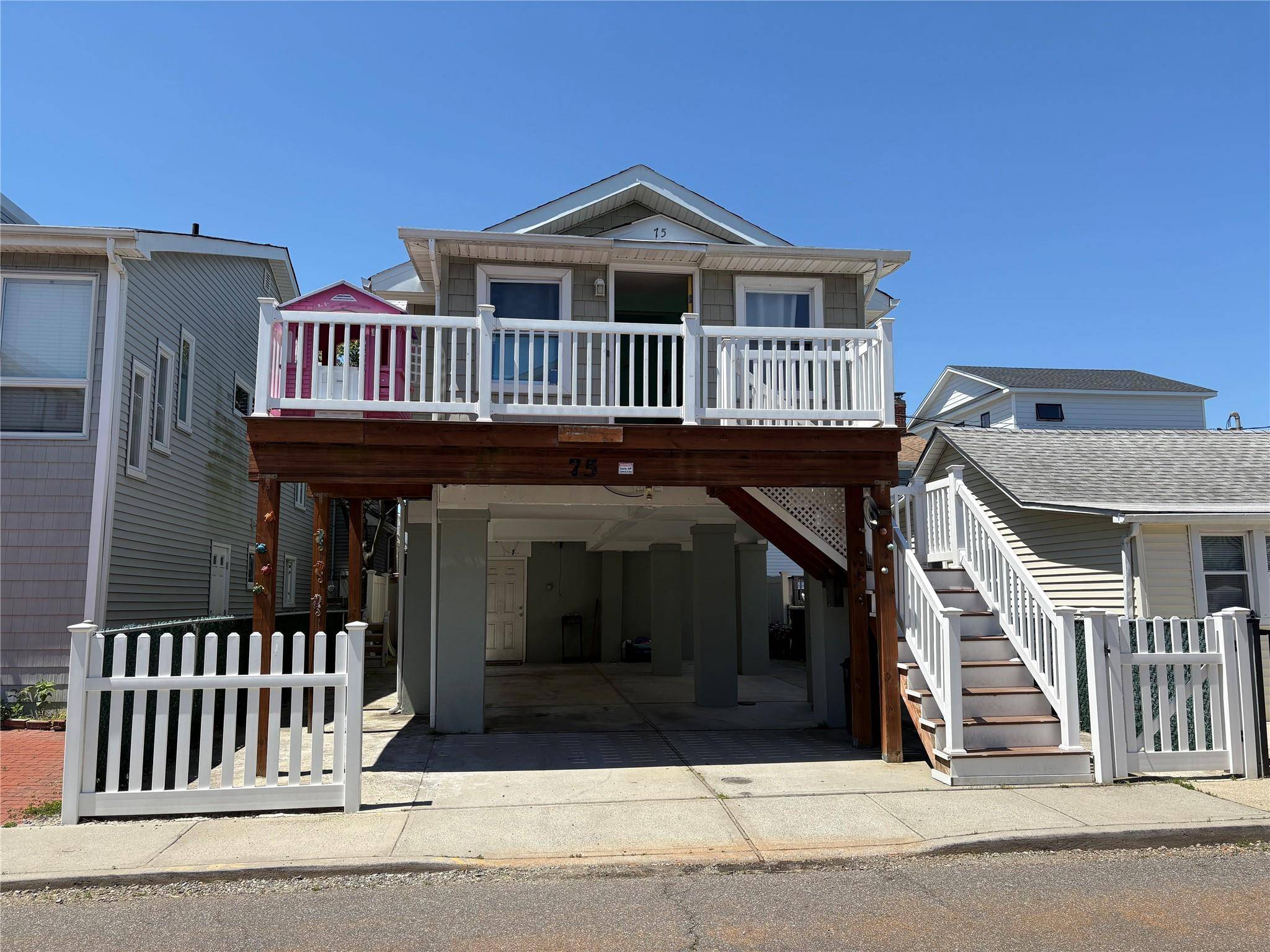 West End, Lifted Ranch, 3 Bedrooms Converted to 2, Both Nice Size, 1 Bath, Open Concept Living Room, Dining Area amp ; Kitchen With Skylights, Small Back Deck Off Bedroom ...