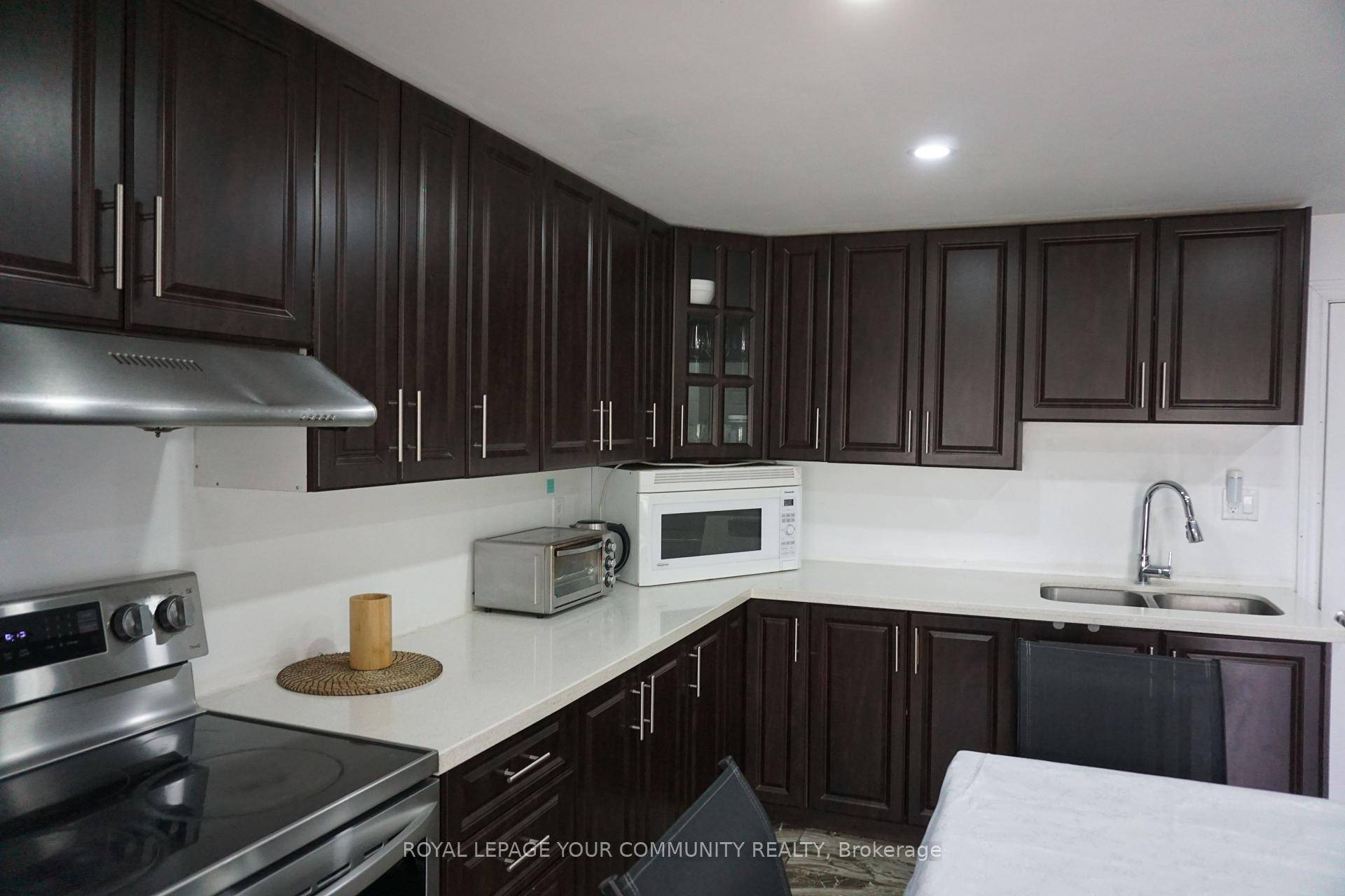 Spacious 6 1 Bedroom Home on 1.