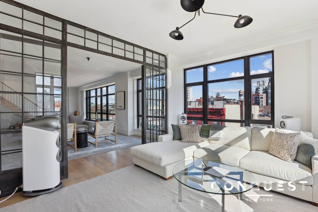 The Penthouse at 199 Mott is a luxurious full floor 3 bedroom, 3 bathroom apartment with 4 exposures and views stretching from the Empire State Building to the Freedom Tower ...