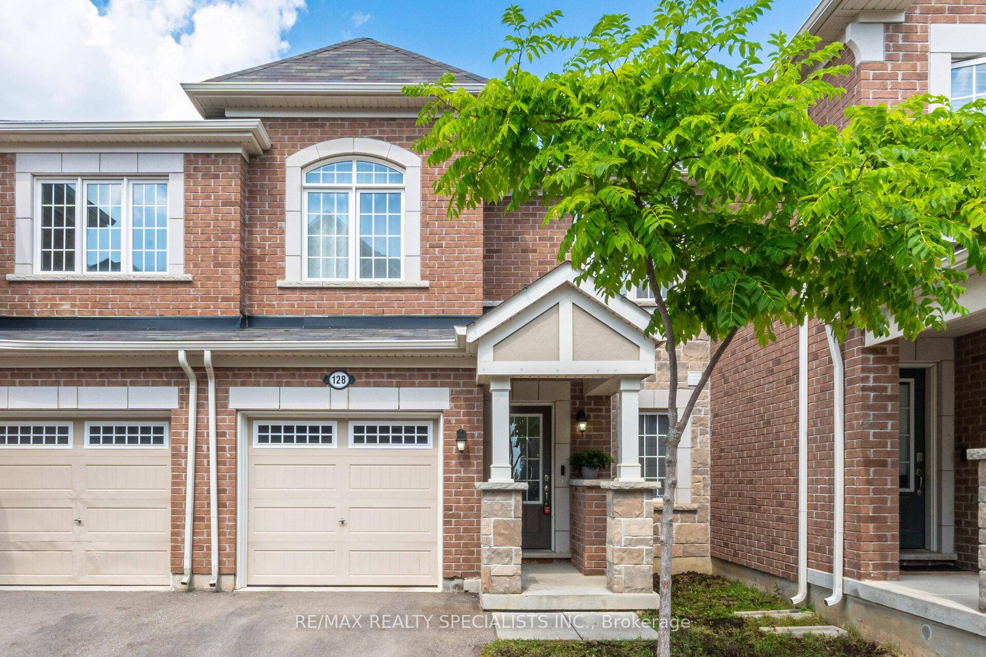 Beautiful 3 Bedroom Mattamy Built Townhouse In Sought After Neighborhood.