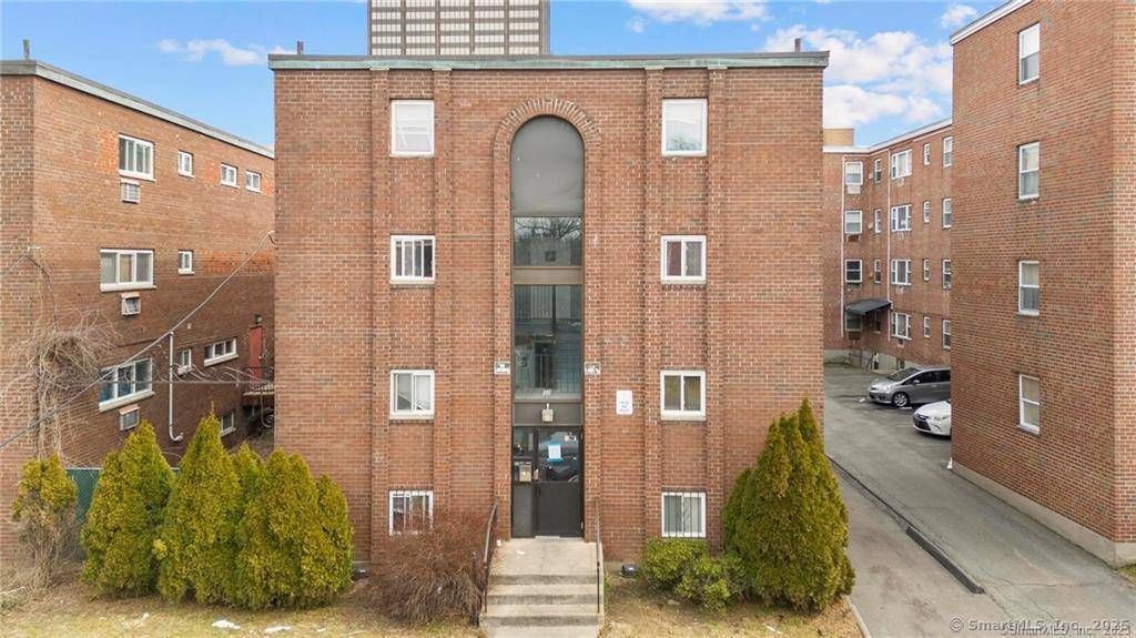 VALUE ADD OPPORTUNITY IN PRIME ASYLUM HILL LOCATION !