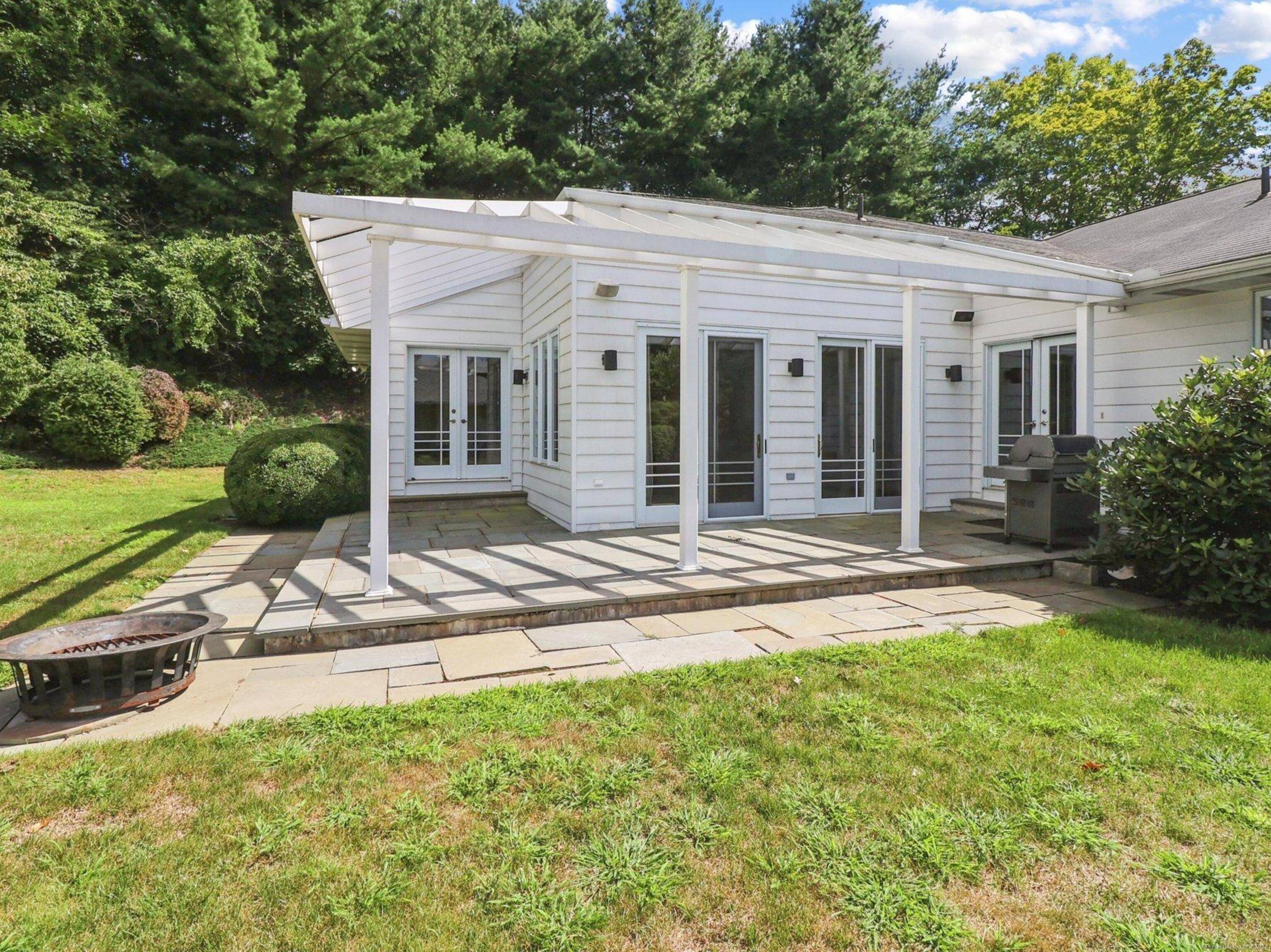 This 3378 sqft contemporary offers a sophisticated lifestyle with easy access to Fairfield County and Griffin Hospital.