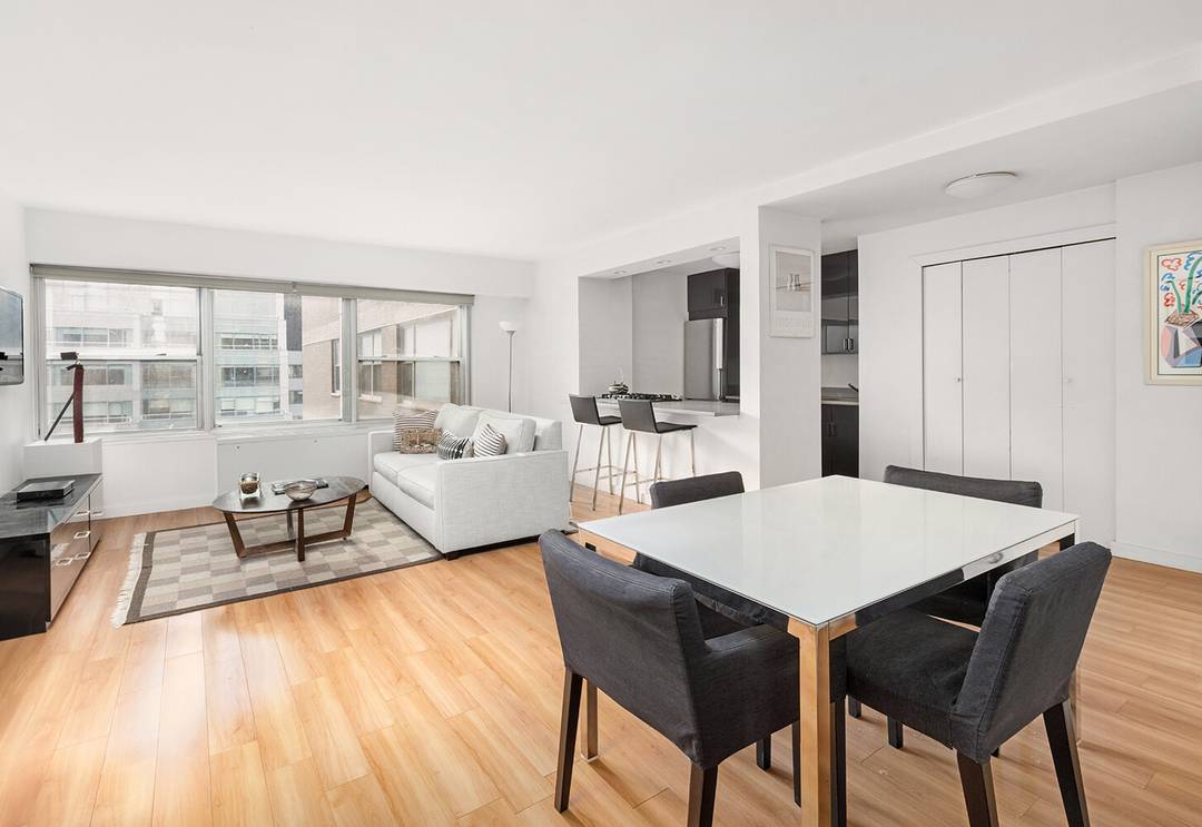 Introducing 19F at 118 East 60 This sun drenched south facing one bedroom at Plaza Tower is a rare find, offering both style and substance in one of the city's ...