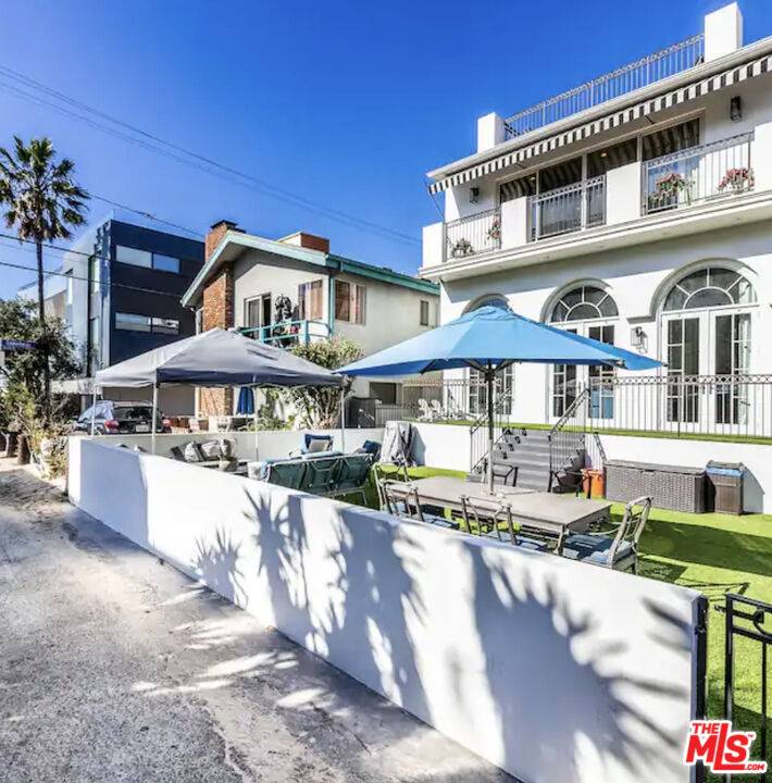 17   Privateer St LA