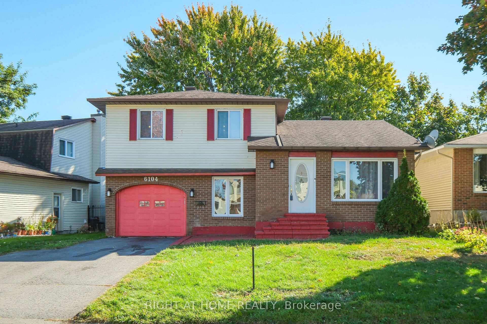 Located just steps from the newly built Jeanne d'Arc LRT Station, part of the O Train East extension6104 Vineyard Dr offers unbeatable convenience for commuters.