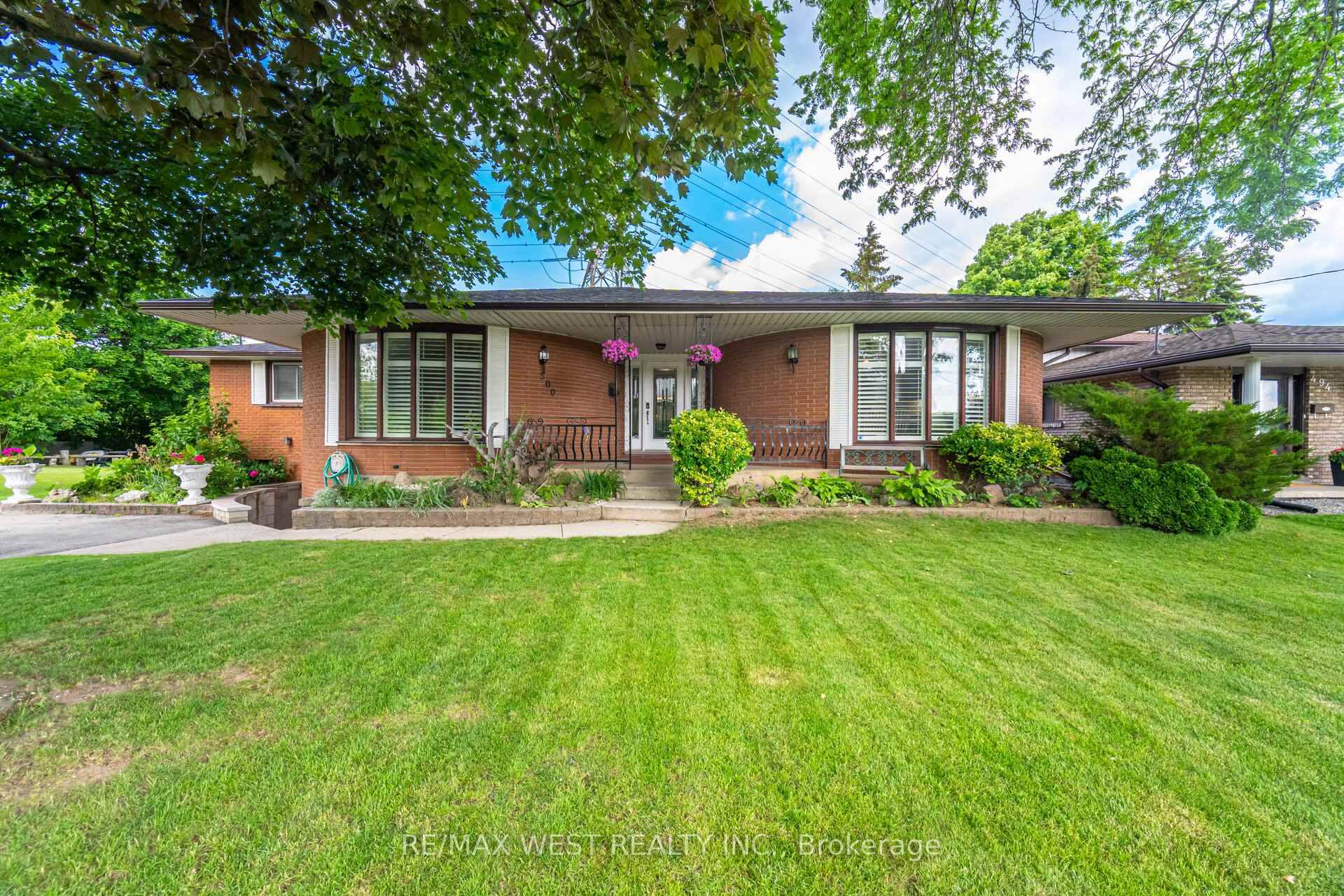 Welcome to 500 Mount Albion Road A Rare Opportunity in a Prime Hamilton Location !