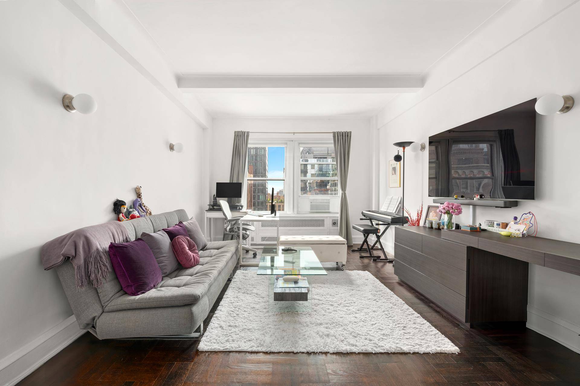 Welcome to an exceptional 1 bedroom apartment nestled in the heart of Hudson Yards, offering a unique blend of prewar charm and modern luxury.