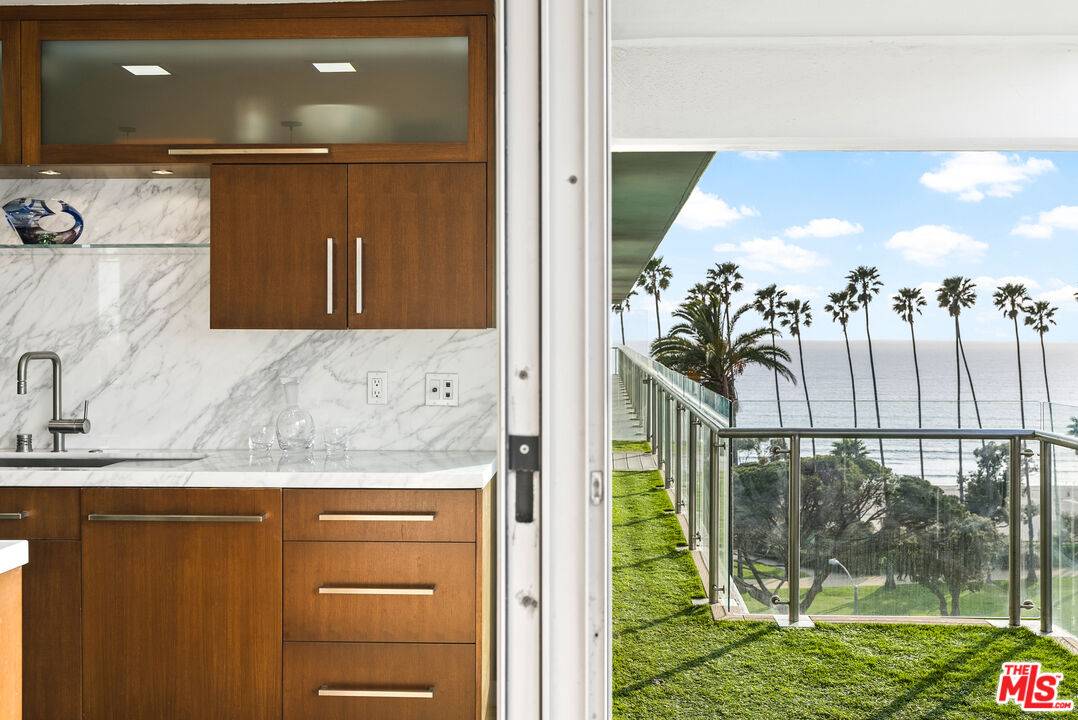535 Ocean Ave 2BR Pacific Palisades La