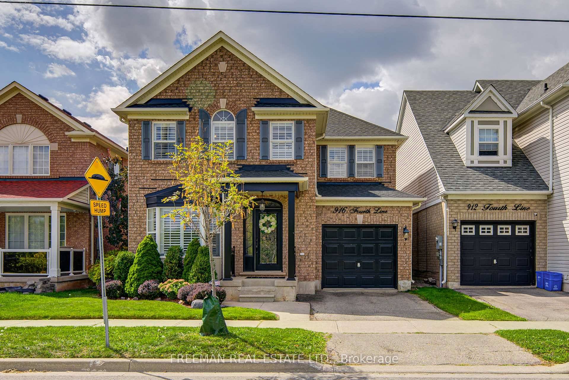 Welcome home to 916 Fourth Line a stunning Mattamy built detached home Powell model featuring a bright and spacious living and dining room, expansive gourmet kitchen with ample cabinetry and ...