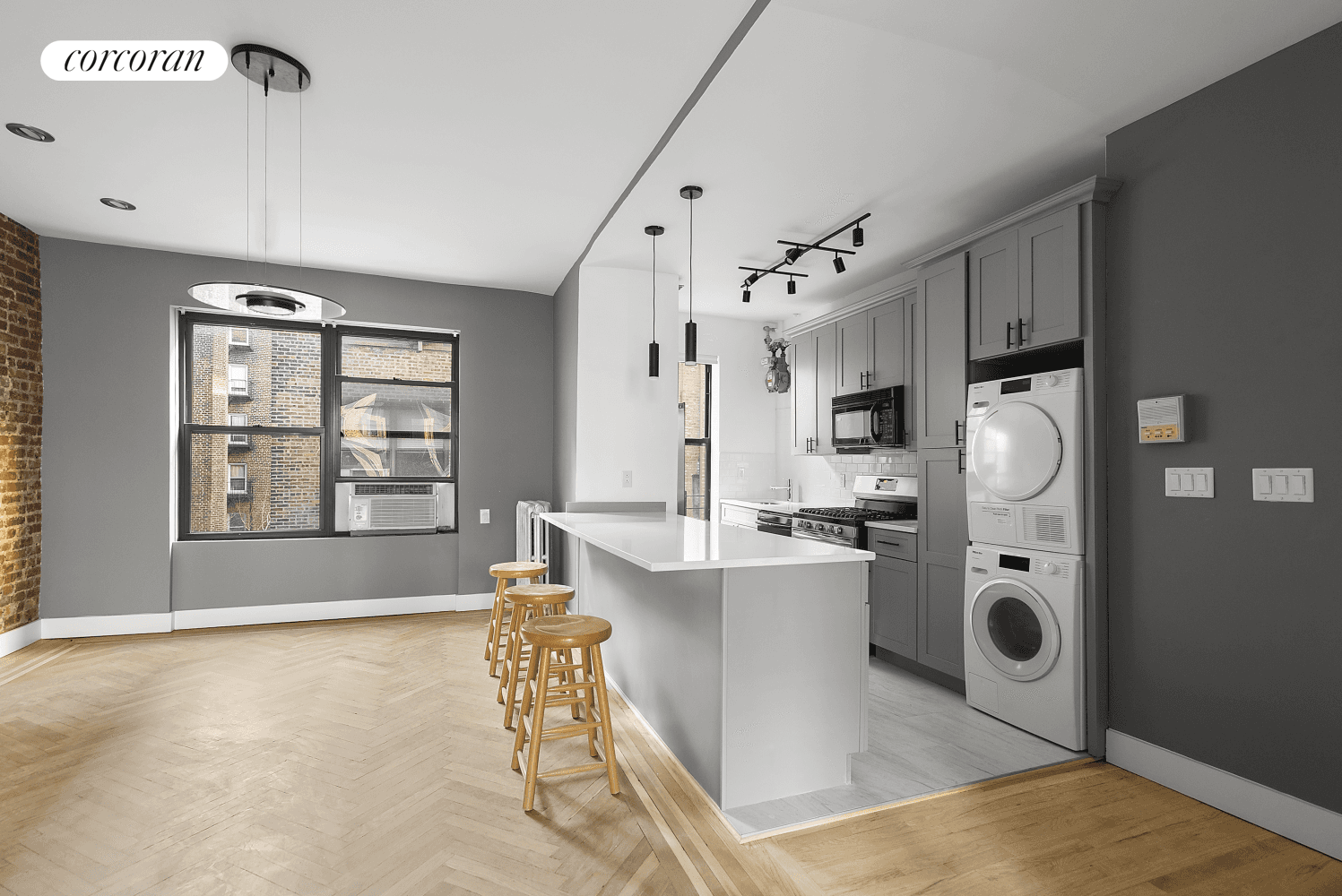 BACK ON THE MARKET WITH A BRAND NEW KITCHEN, RENOVATED DECEMBER 2024, WITH WASHER AND DRYER !