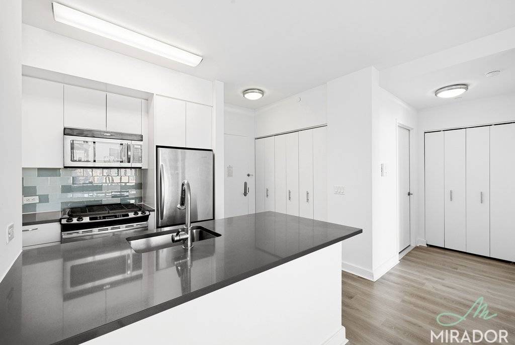 A groundbreaking green building with a striking glass and metal facade, 80 Dekalb rises 36 stories in the heart of Fort Greene, at the intersection of downtown and brownstone Brooklyn.