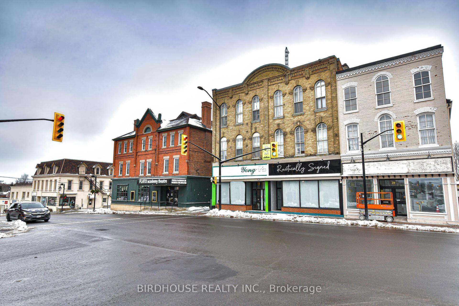 Fantastic Downtown Exposure !