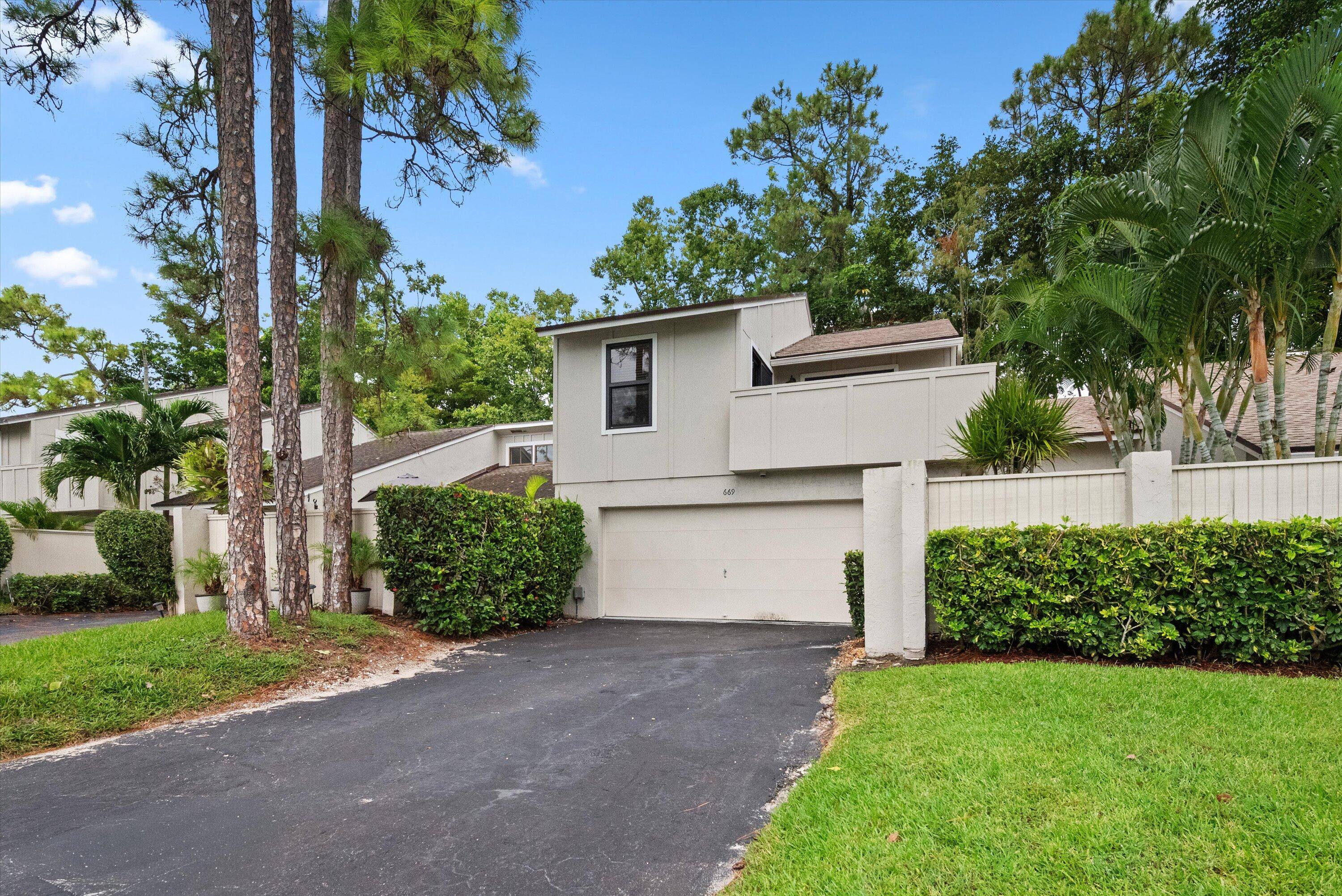 BRAND NEW ROOF ! 15 year warranty transfers to the buyers.