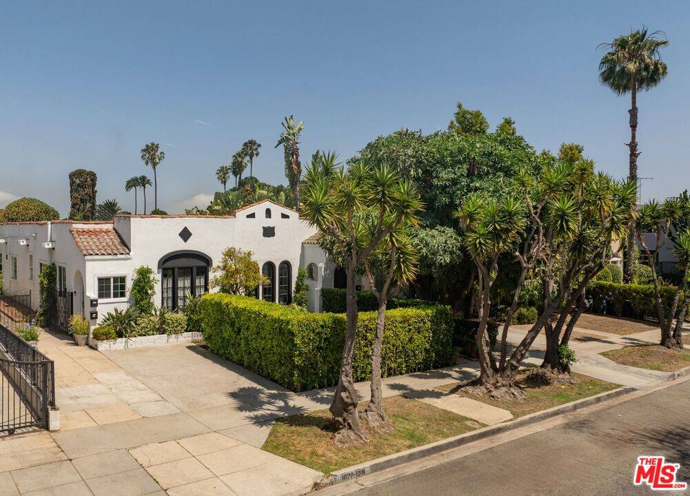 1018   Havenhurst Dr 6BR Hollywood Hills East La