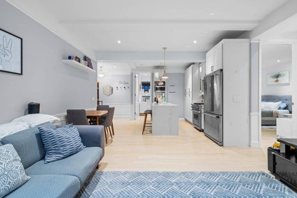 This gut renovated, turnkey two bedroom apartment combines pre war charm with exceptional modern finishes and highly sought after features including an in unit washer dryer, high ceilings and plentiful ...