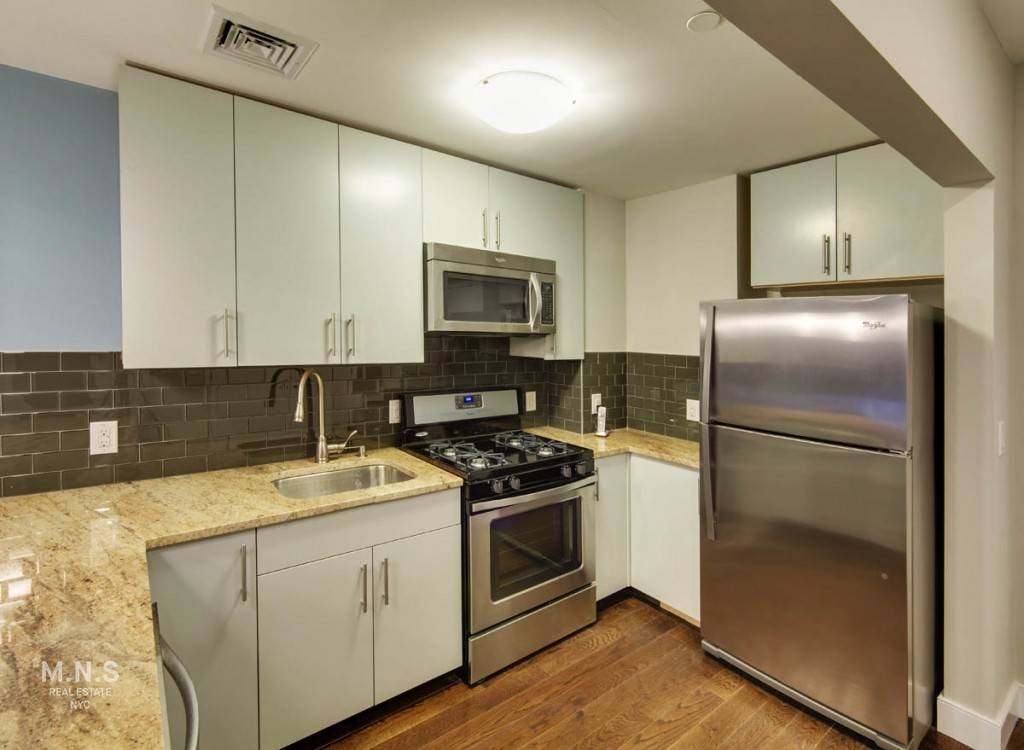 456 Grand is ideally located in East Williamsburg a short stroll from the best Brooklyn nightlife and only 2 subway stops from Manhattan.