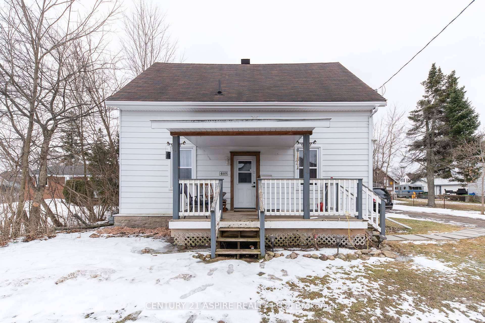 Excellent central location in Pembroke !