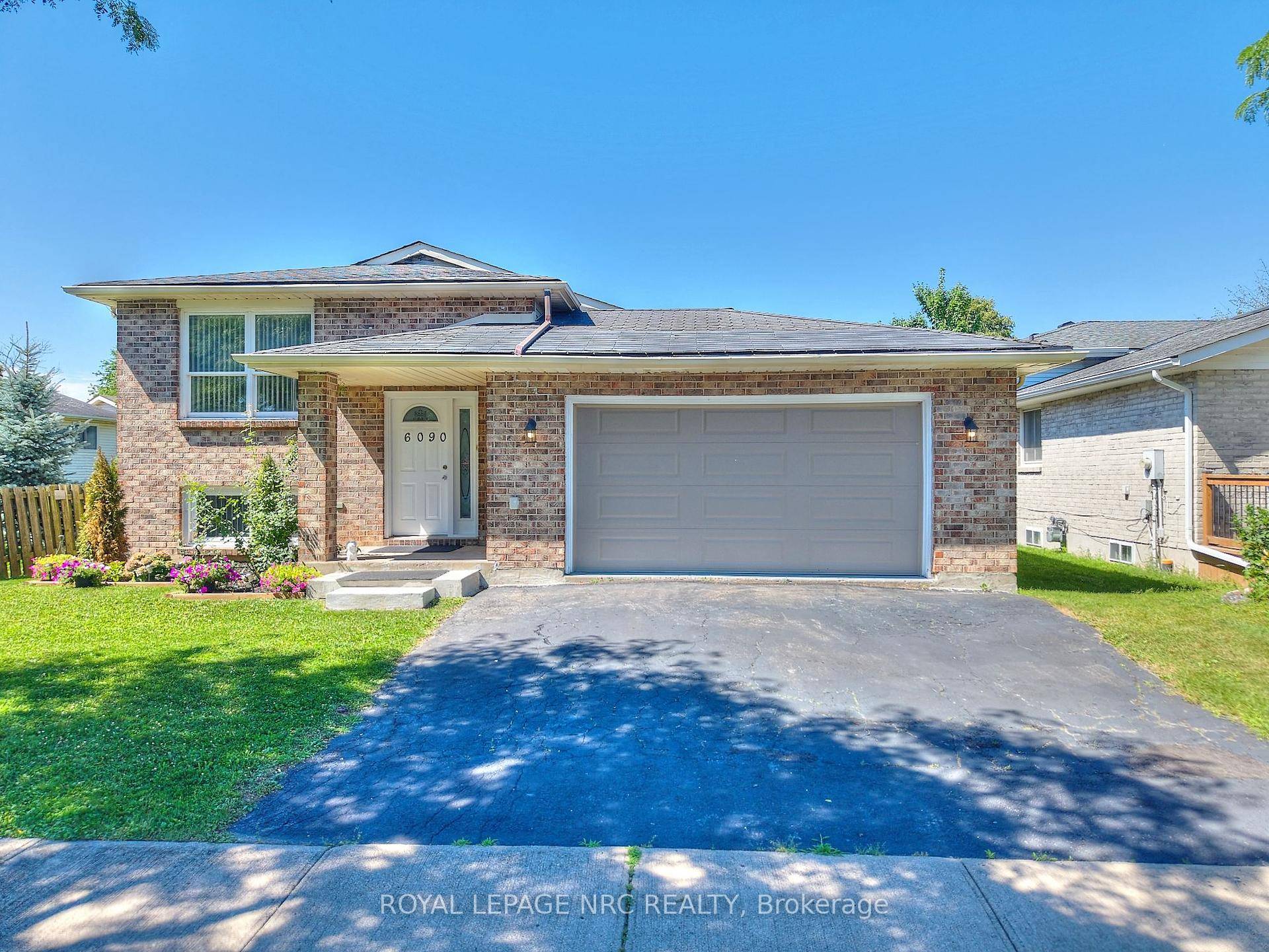 Spacious 3 1 Bedroom Bungalow in a Prime Niagara Falls Location !
