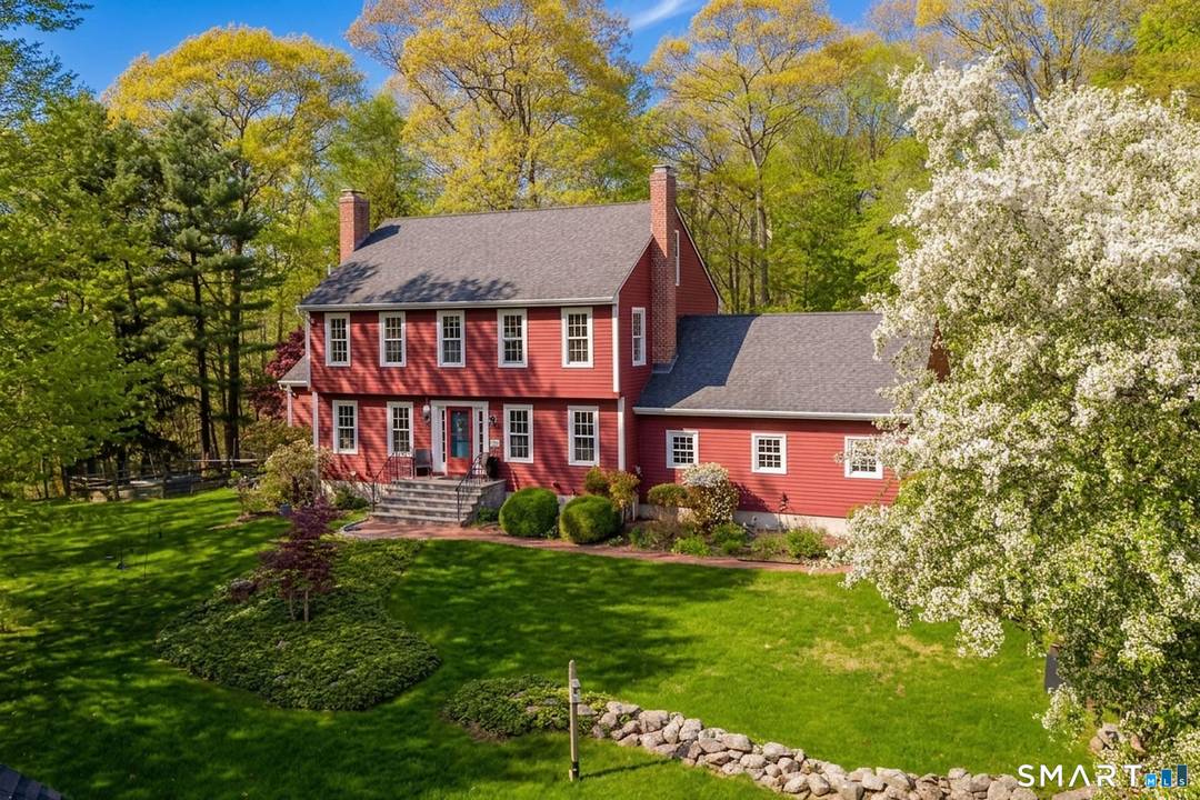 Come see this Colonial retreat along the Hammonasset River.