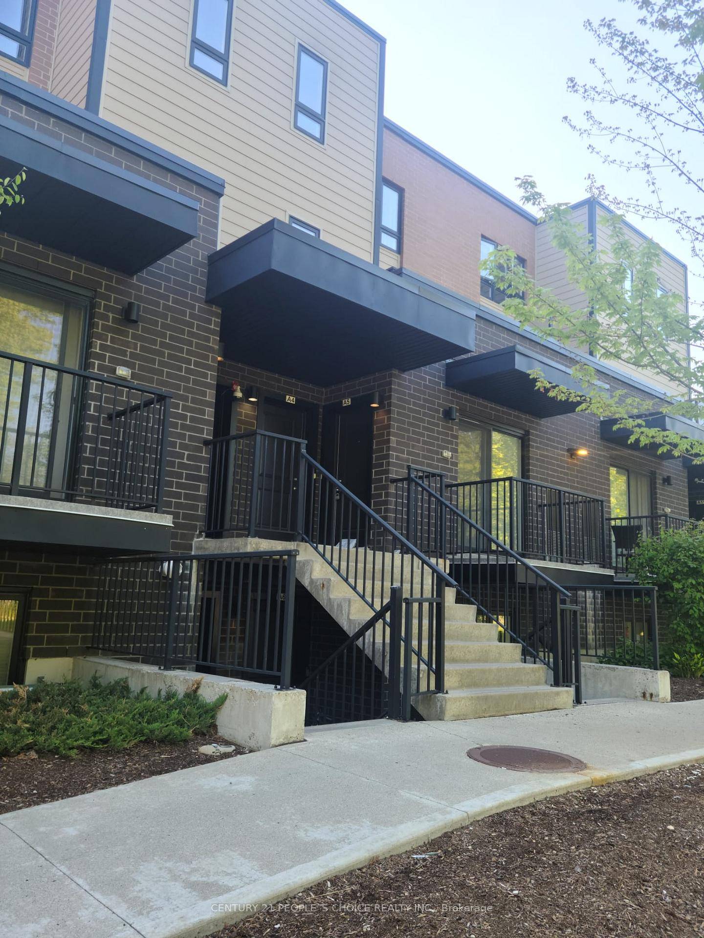 Perfectly situated near the expressway, 401, shopping hubs and public transportation, this home is ideal for professionals commuters, first time home buyers or investors alike !