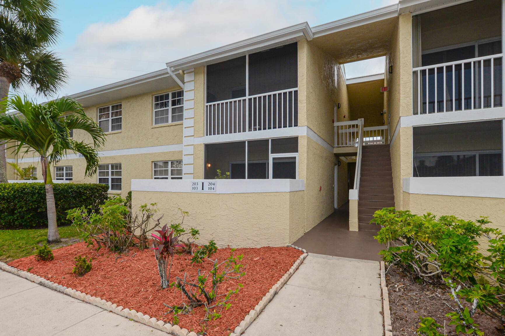 Can you own in Port Saint Lucie under 200, 000 ?