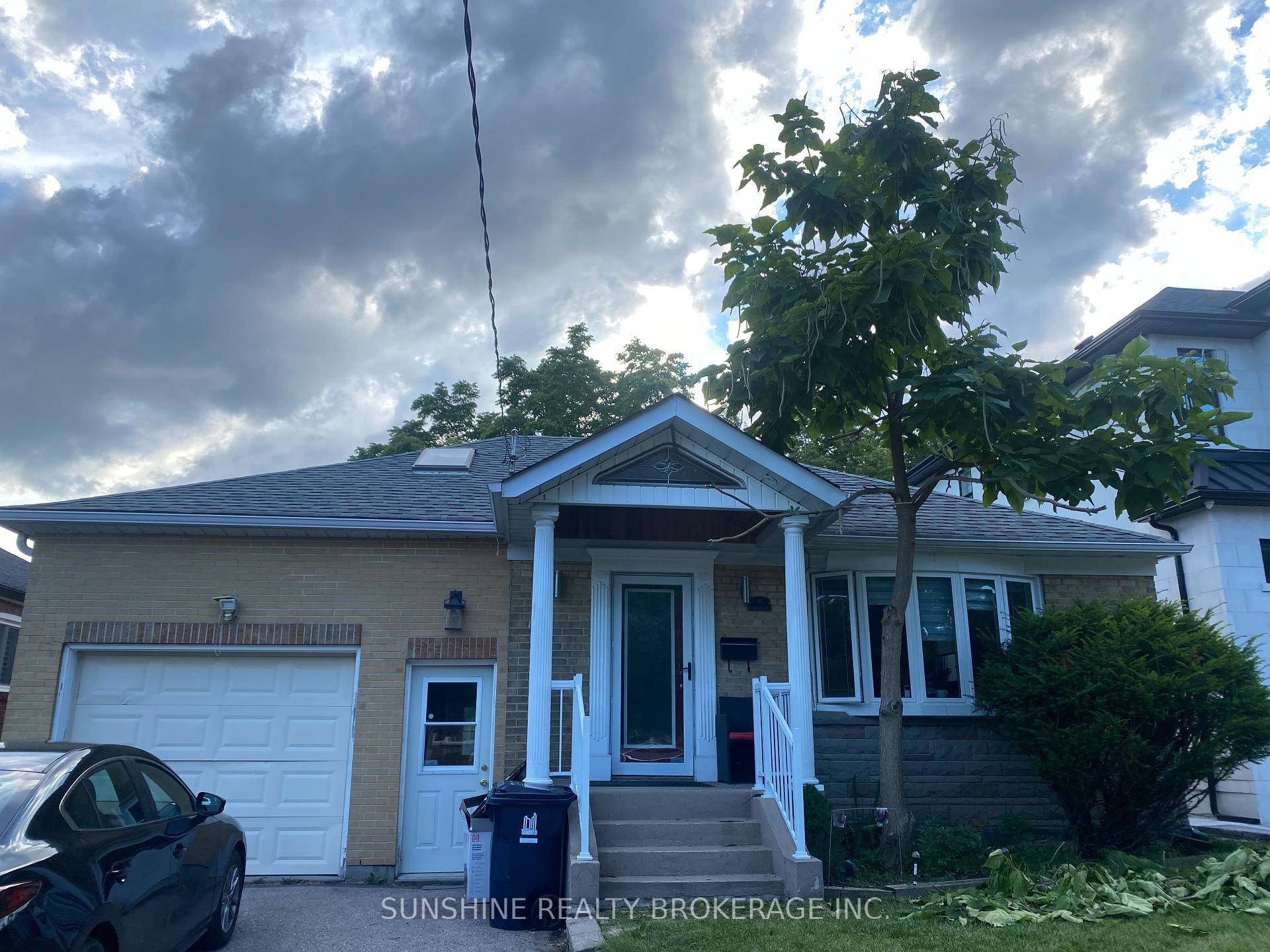 this is for main floor 2 bedrooms for lease.