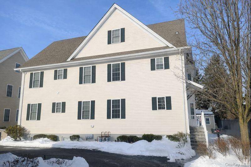 Large open floor plan luxury apartment with 3 BR and enormous bonus room with high ceilings.