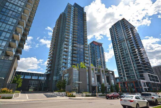 Don't miss out on this Bright amp ; Spacious 5 Yrs New Condo in the luxury Pinnacle Uptown !
