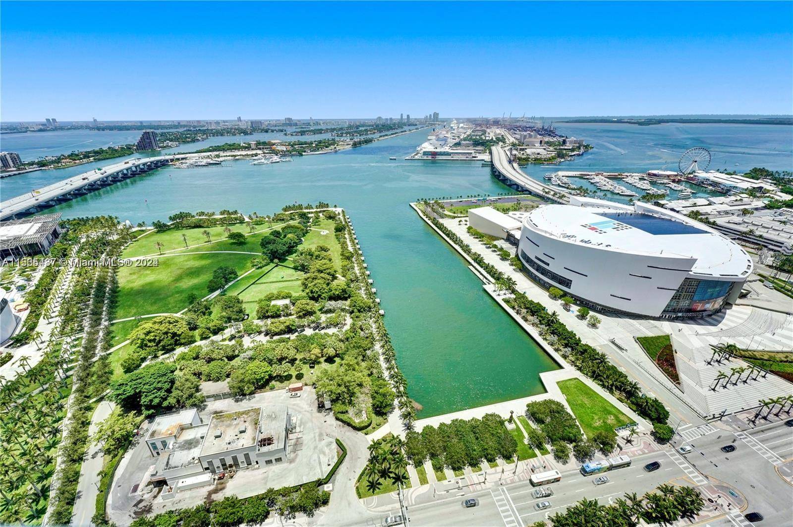 Beautiful 1bed 2 baths with Amazing Bay Views, City South Beach.
