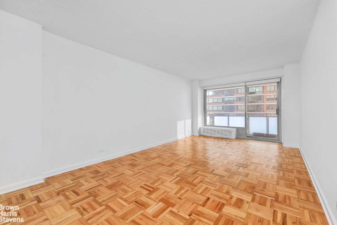 BRAND NEW TO MARKET ! ! Perched on the 22nd floor, this wonderful one bedroom, one bath south facing residence is flooded with natural sunlight through picture windows and glass ...