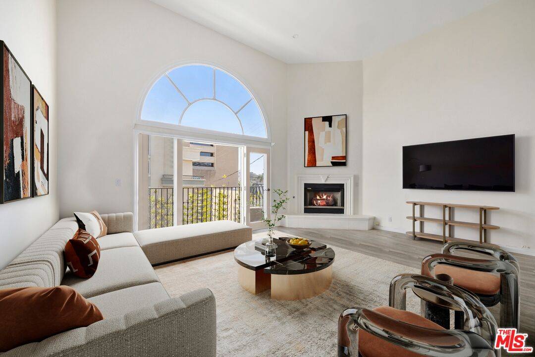 435 Arnaz Dr 3BR Beverly Grove La