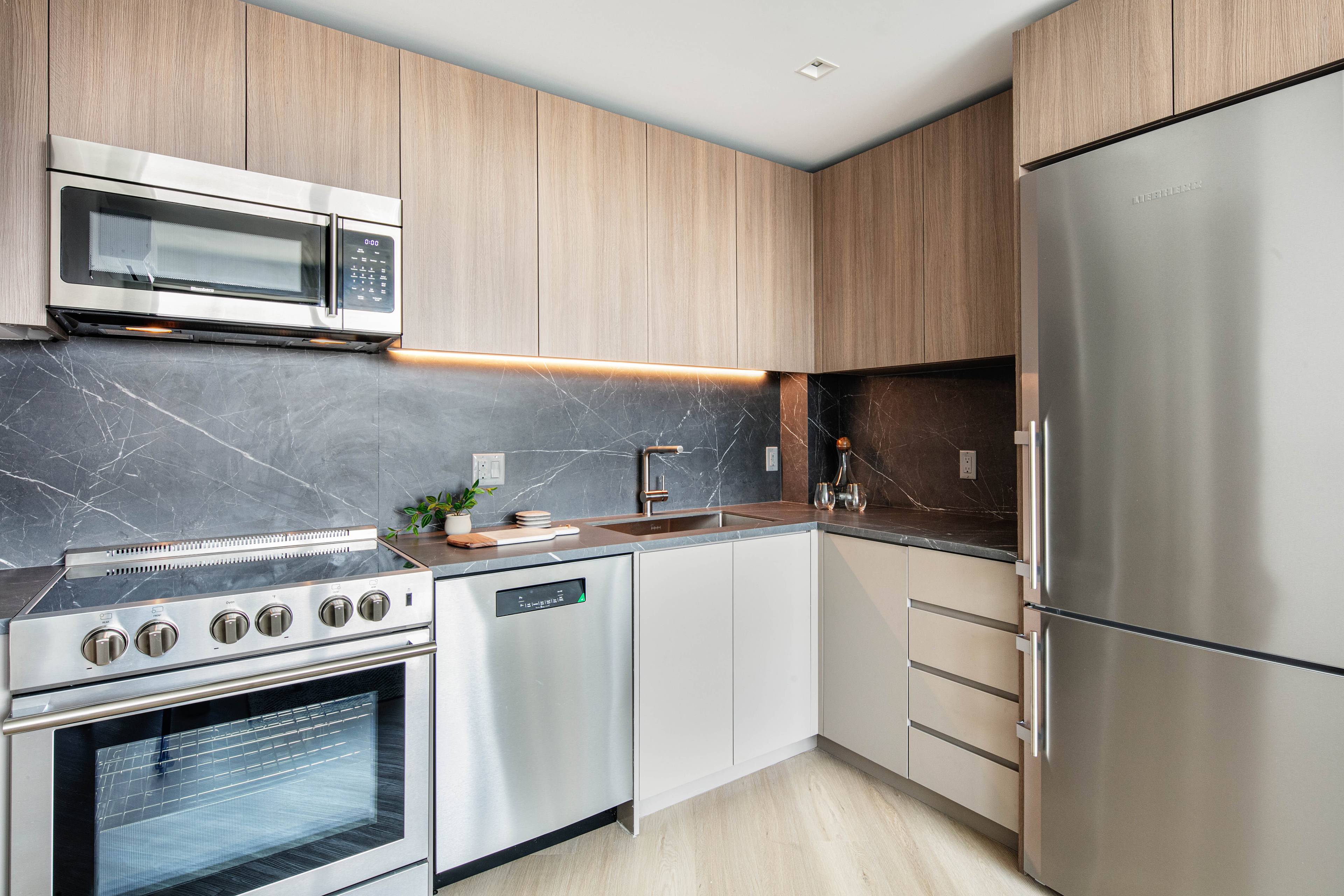 Modern 2 Bedroom 1 Bathroom unit Nestled in the idyllic urban village of Forest Hills, The Yellowstone Apartments embody a blend of sophisticated living and a unique enclave amid a ...