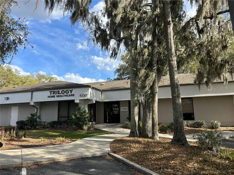 Paddock Park Professional Center is located close to Paddock Mall and has close easy access to I 75.