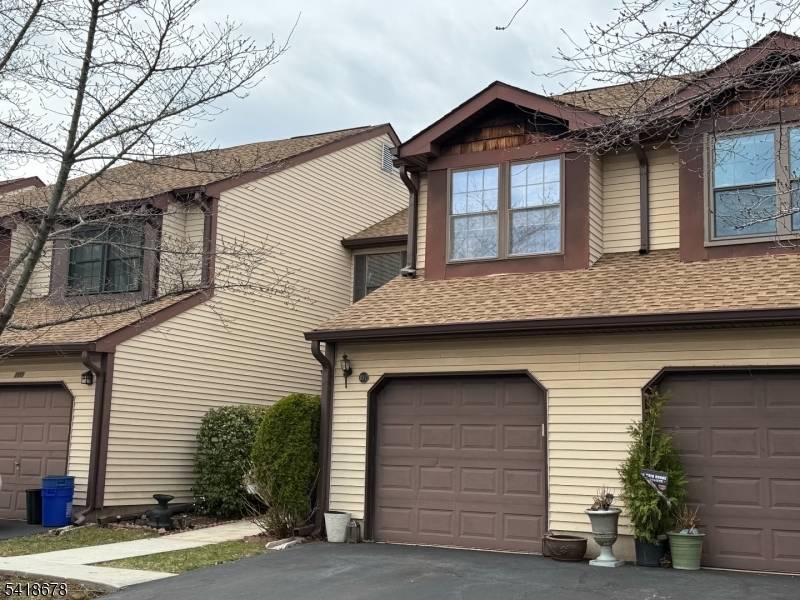 Welcome to 107 Bayberry Drive !