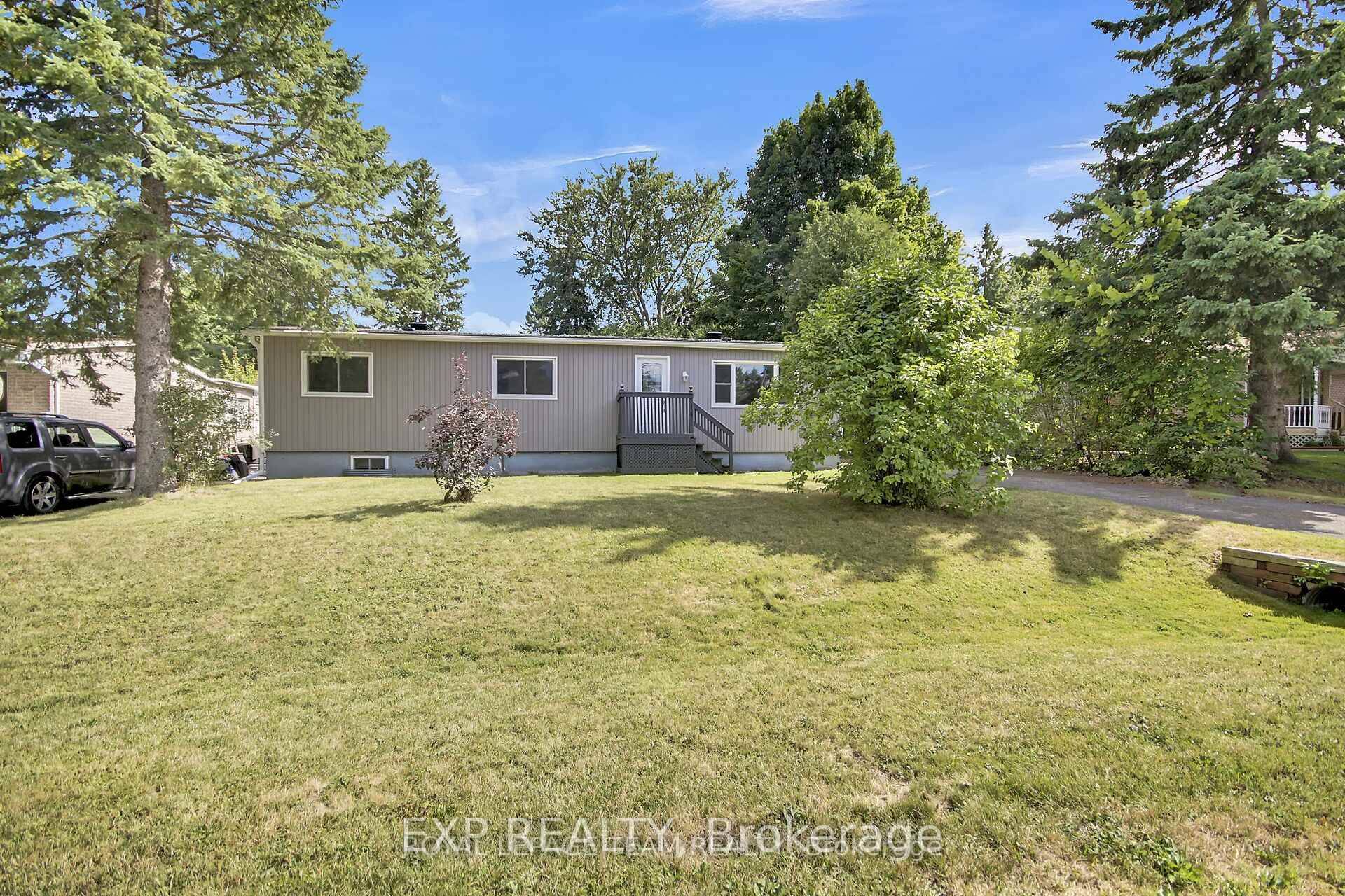 Freshly renovated main floor unit offering 3 bedrooms and 2 full bathrooms in desirable Stittsville Kanata location.