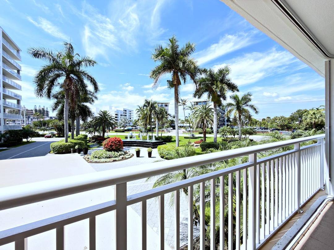 Enjoy this spacious 1 bedroom, 2 bath apartment on the island, just steps from both the pool and the beach.