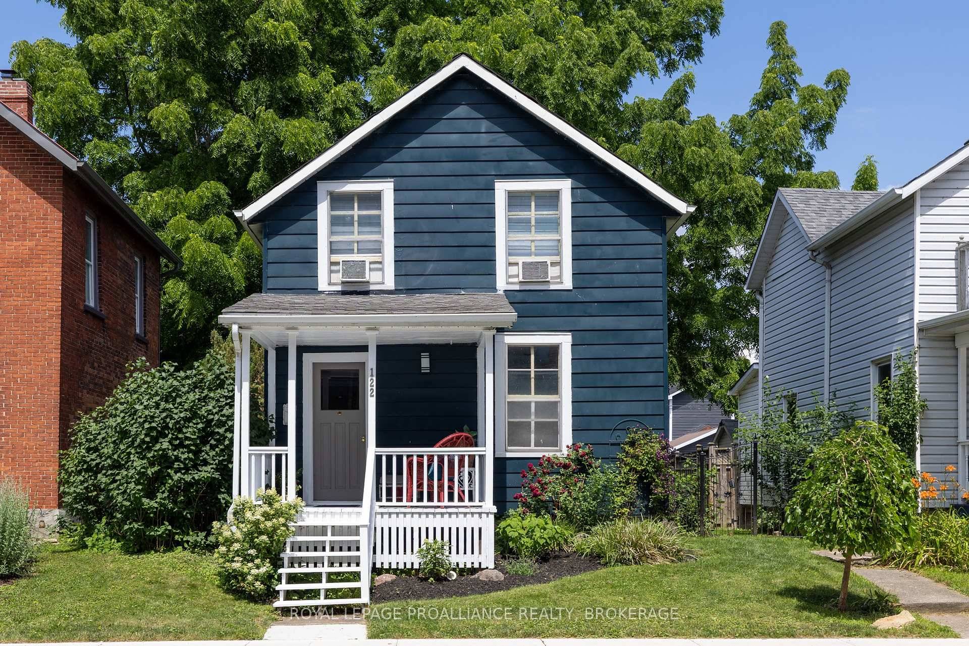Oh the preferred South Ward in vibrant Gananoque !