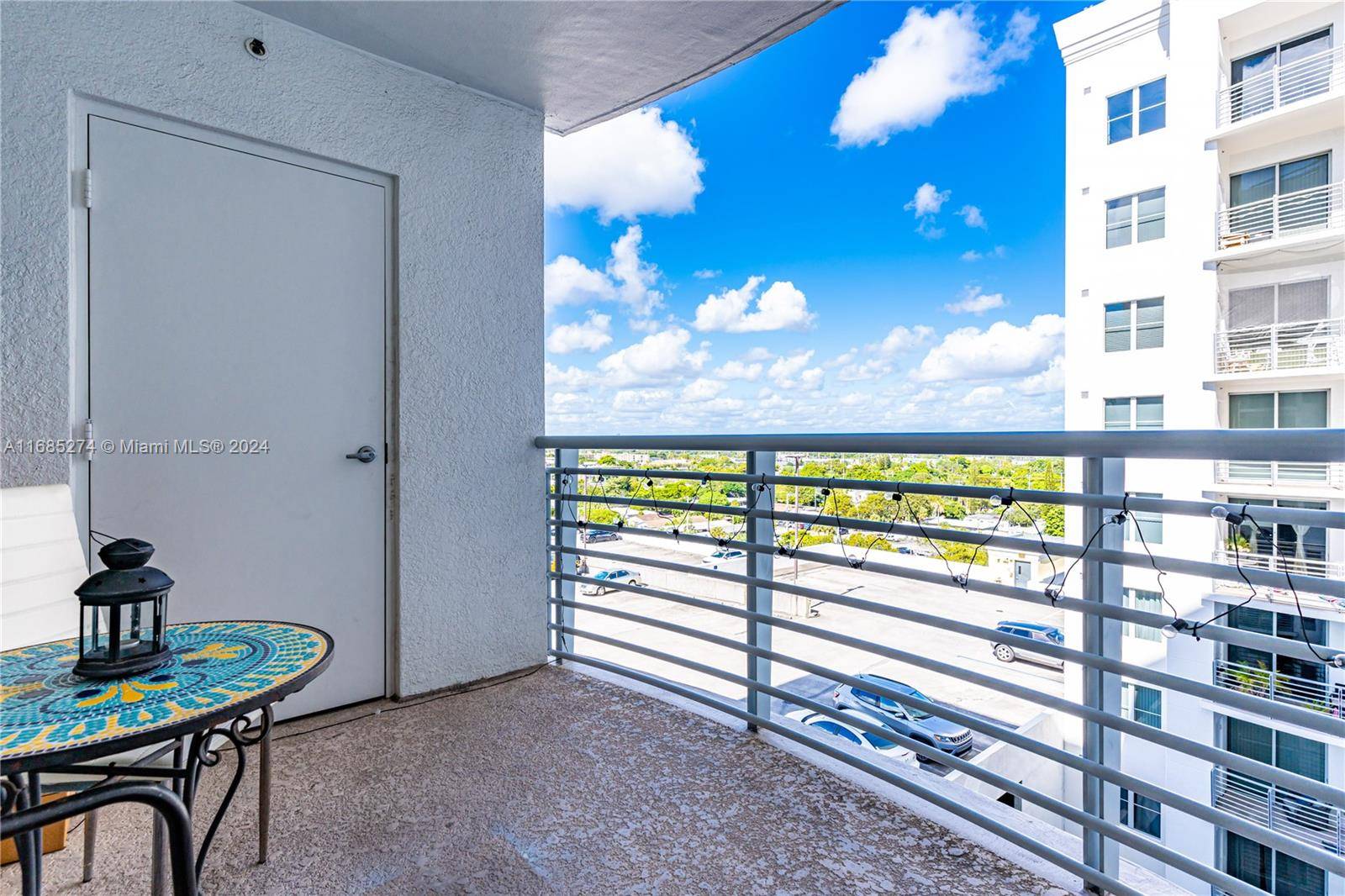 Immaculate 1bedroom 1 bathroom 815 sq ft condo.