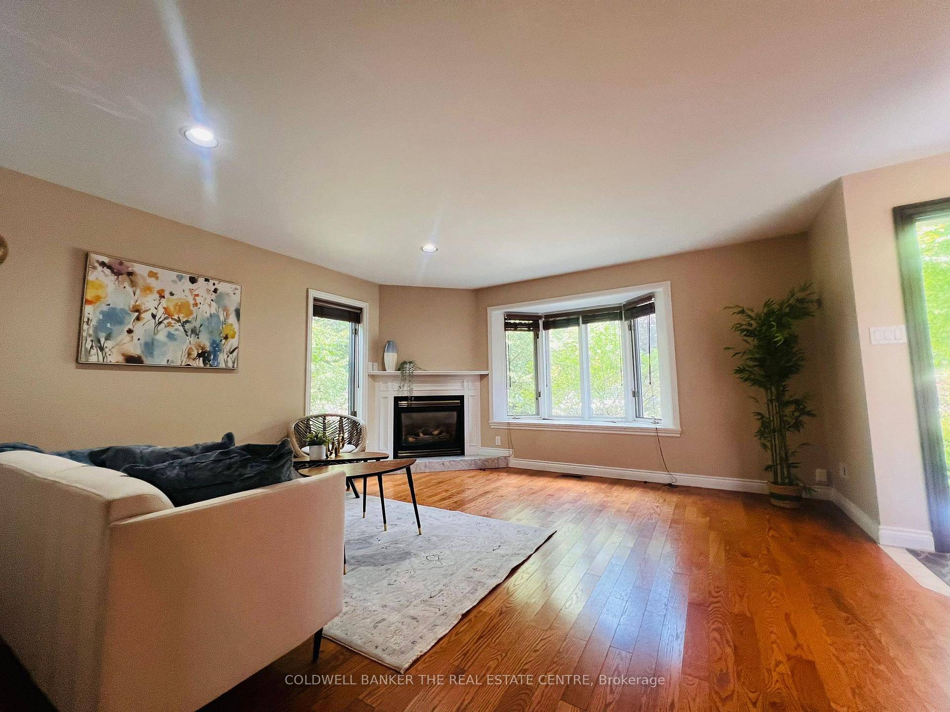 Welcome to this bright and stylish apartment nestled in the desirable Lansing Westgate community.