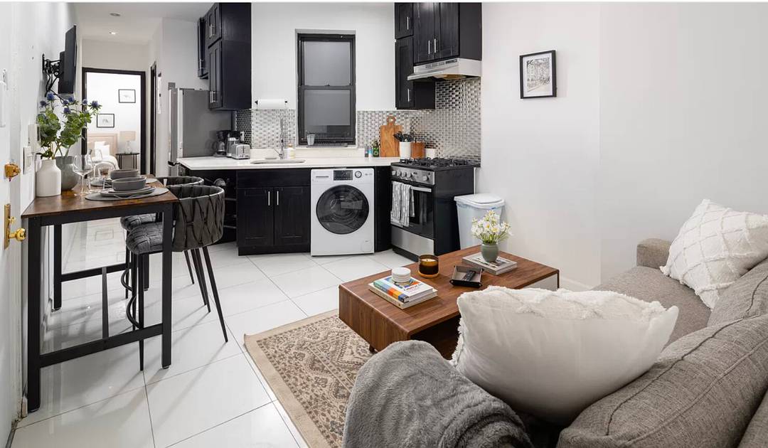 Beautiful true 2 bedroom just moments from Central Park !