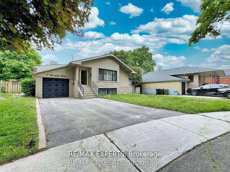 Charming Renovated Bungalow in Family Friendly Pocket Near Chine Drive Nestled on a quiet, family friendly street just off Chine Drive, this beautifully renovated bungalow blends timeless charm with modern ...