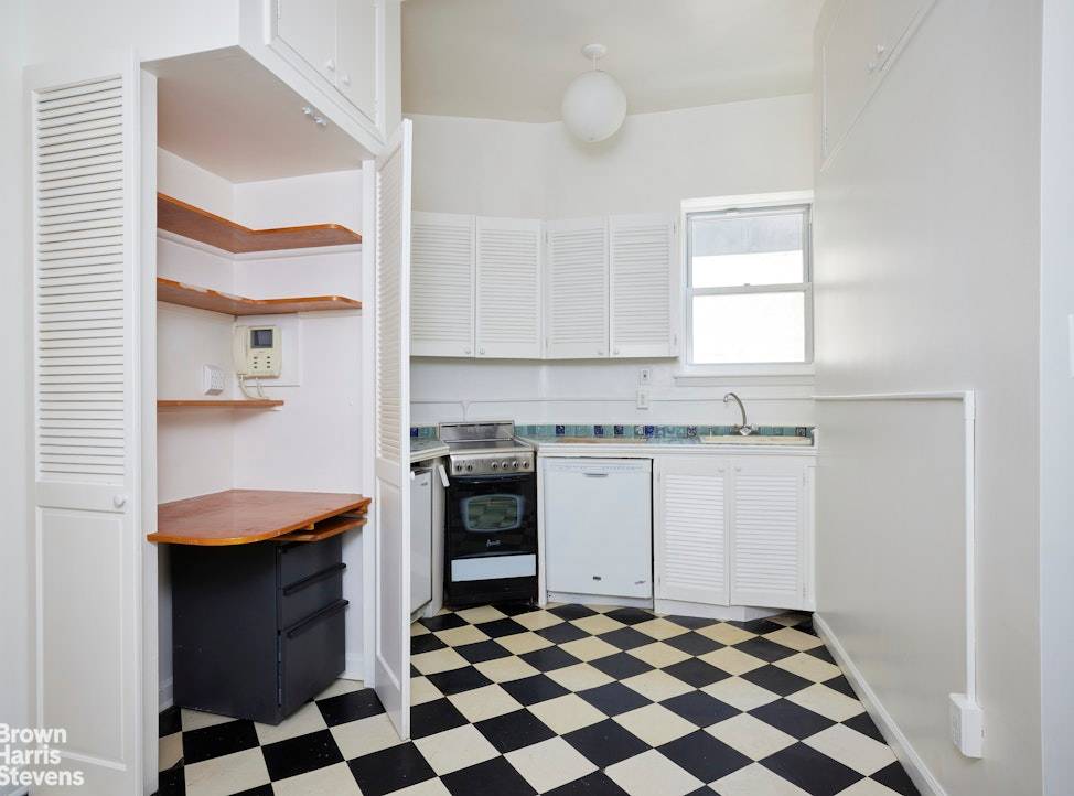 Nestled in a stately mansion off Fifth Avenue, this expansive, unique studio is just seconds to Central Park.