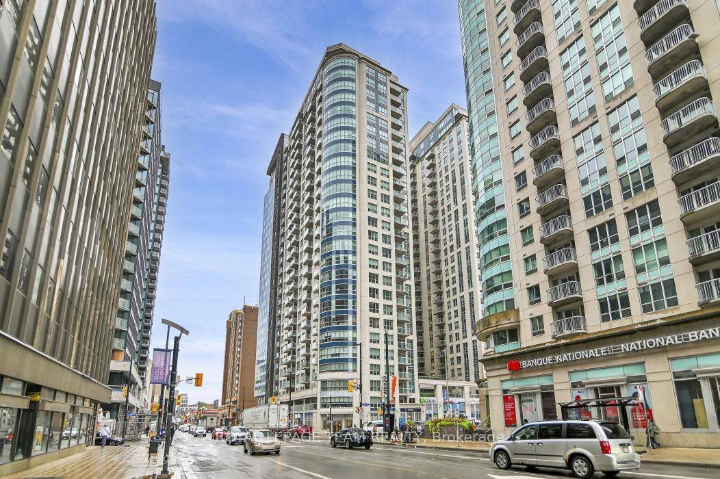 Discover the ultimate urban lifestyle at 242 Rideau St, where luxury meets convenience in Ottawa's bustling downtown !