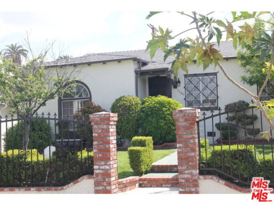 1120 S Plymouth Blvd 3BR La
