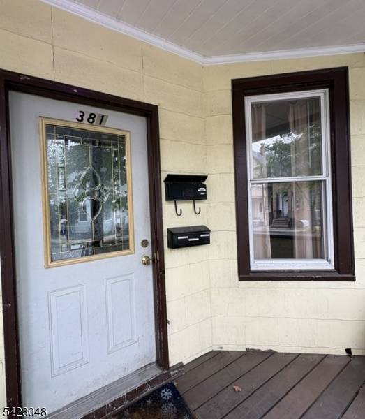 Well maintained two family offering a great opportunity for both investors and owner occupants.