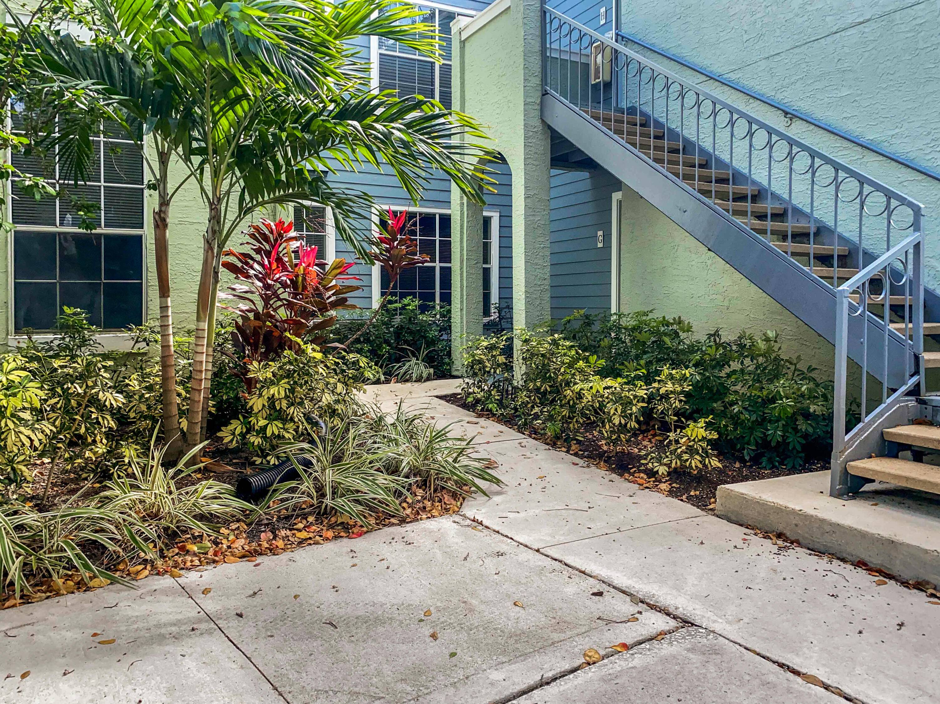 Great East Delray Location !