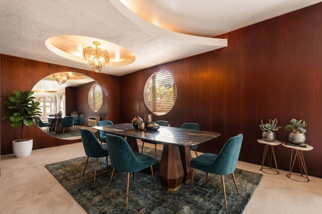 Condo Rules No Board Interview Immediate Subletting NOT a Land Lease An architectural masterpiece in the sky, this rare penthouse combination of three residences offers an extraordinary canvas for modern ...